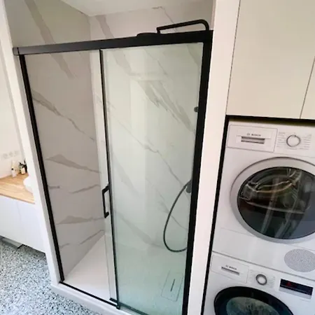 Quiet Renovated Nest In 17th District شقة *